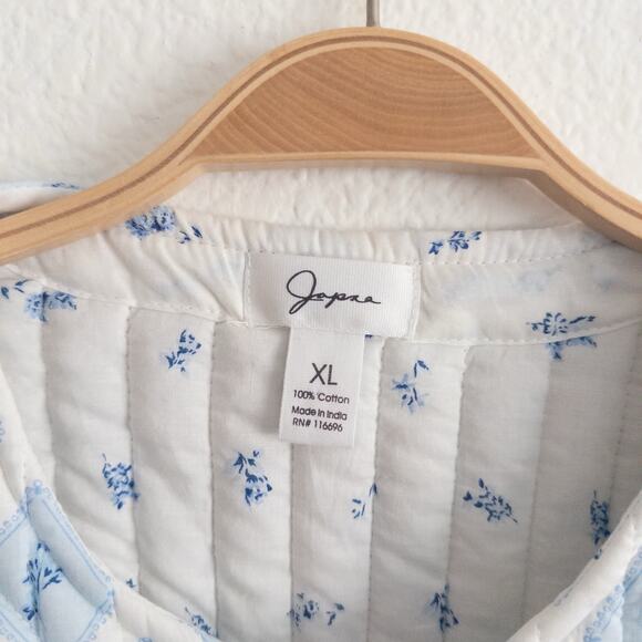 Japna Quilted Vest Tie Front White with Blue Floral Print Size XL - Picture 6 of 10